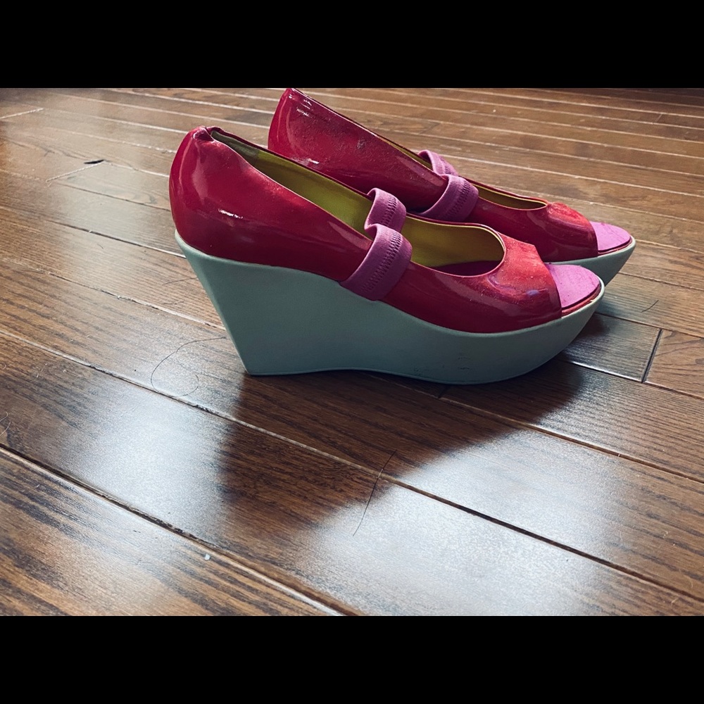 Tapeet for vicini  patent pink shoes